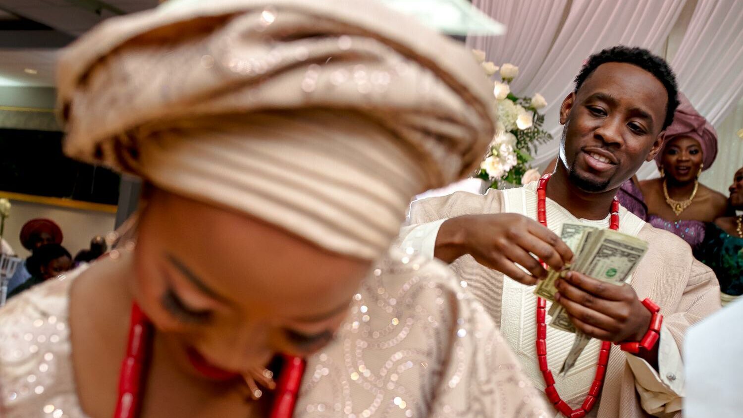 cultural money spraying nigerian wedding