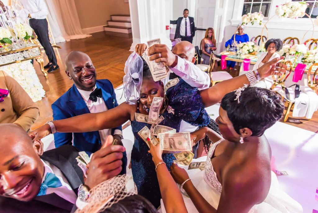 friends family money spraying nigerian wedding