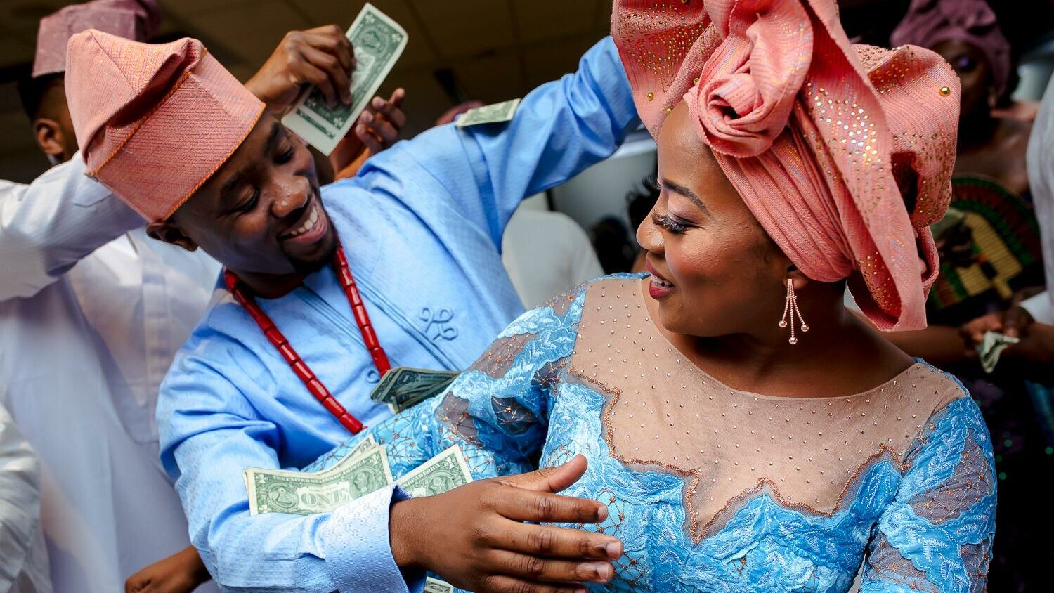 nigerian bride groom money spraying